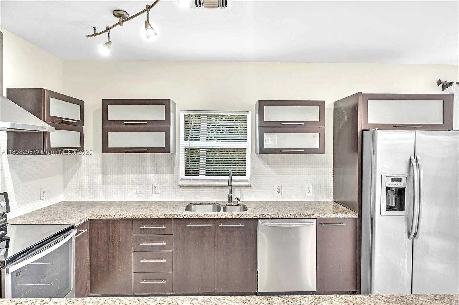 Small Image of 2620 NE 214 ST, Miami Number 25