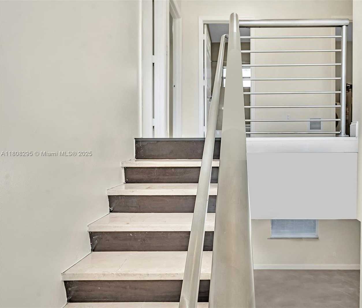 Small Image of 2620 NE 214 ST, Miami Number 35