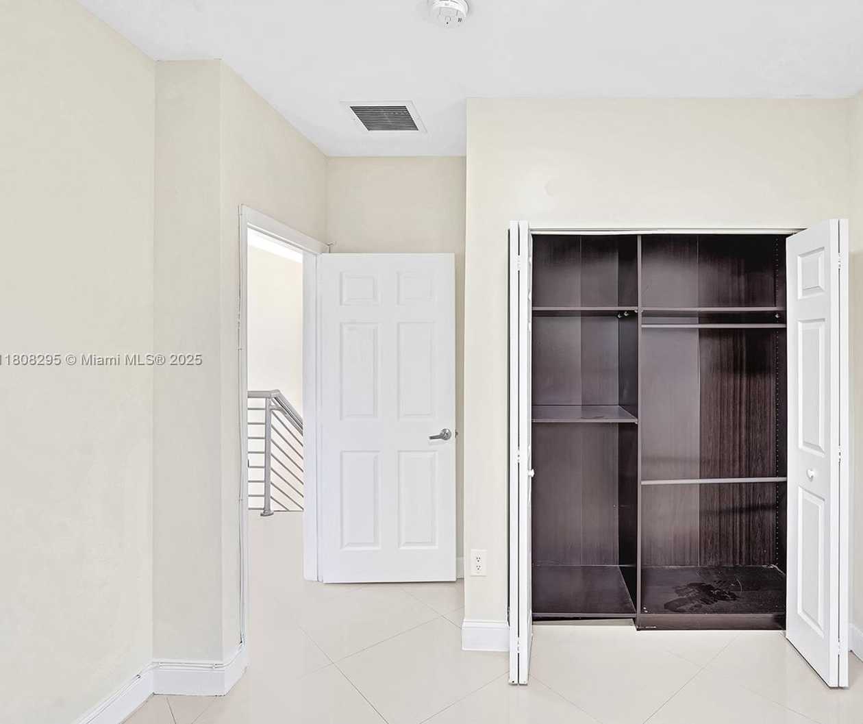 Small Image of 2620 NE 214 ST, Miami Number 40