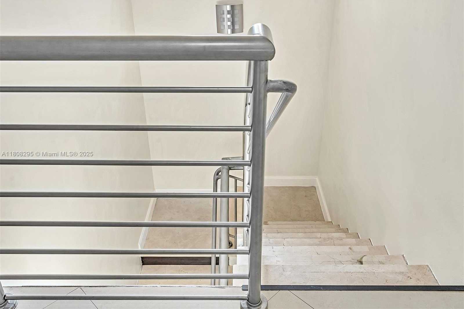 Small Image of 2620 NE 214 ST, Miami Number 41