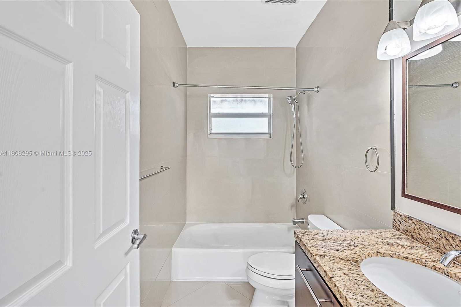 Small Image of 2620 NE 214 ST, Miami Number 42