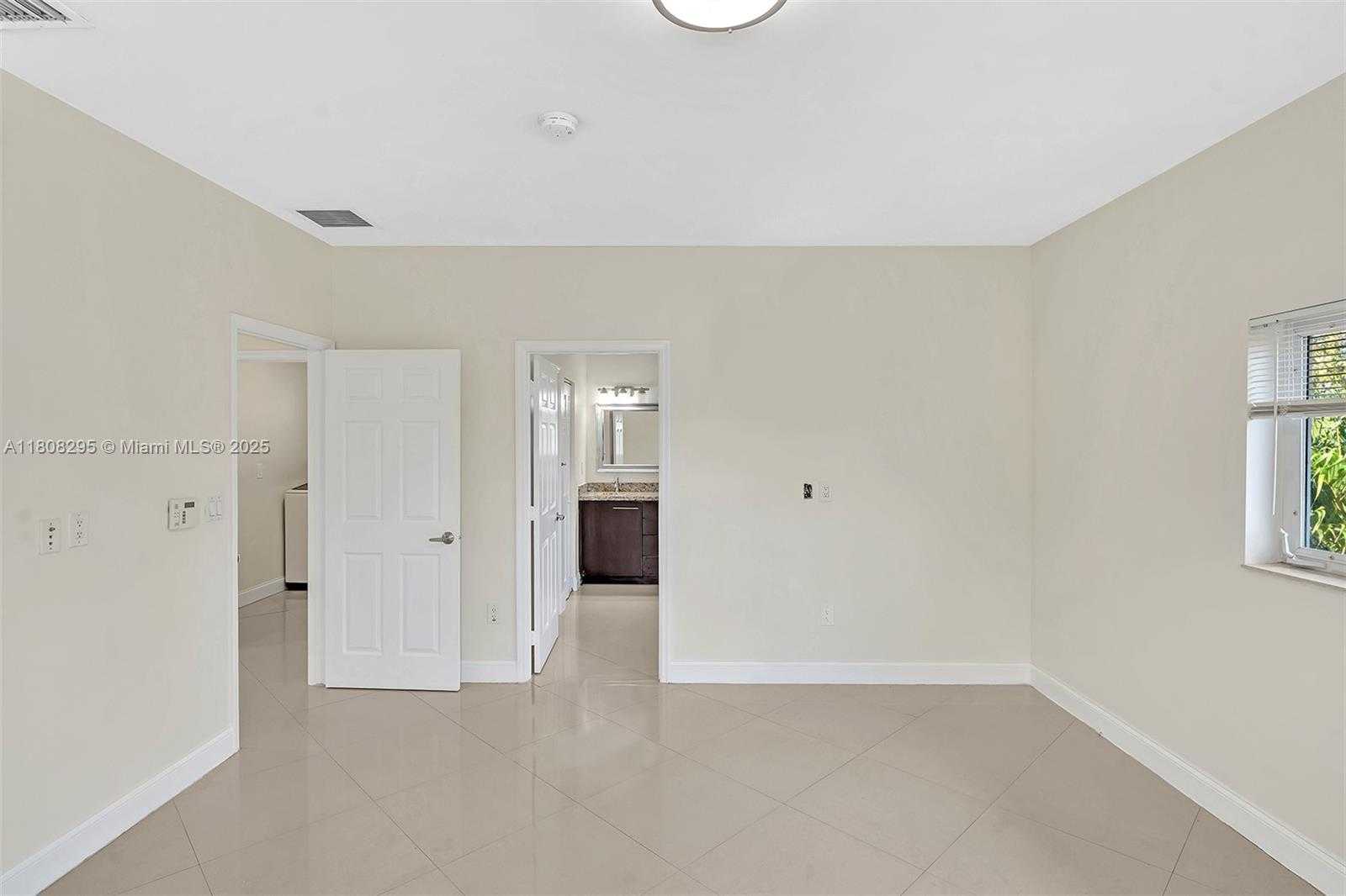 Small Image of 2620 NE 214 ST, Miami Number 49