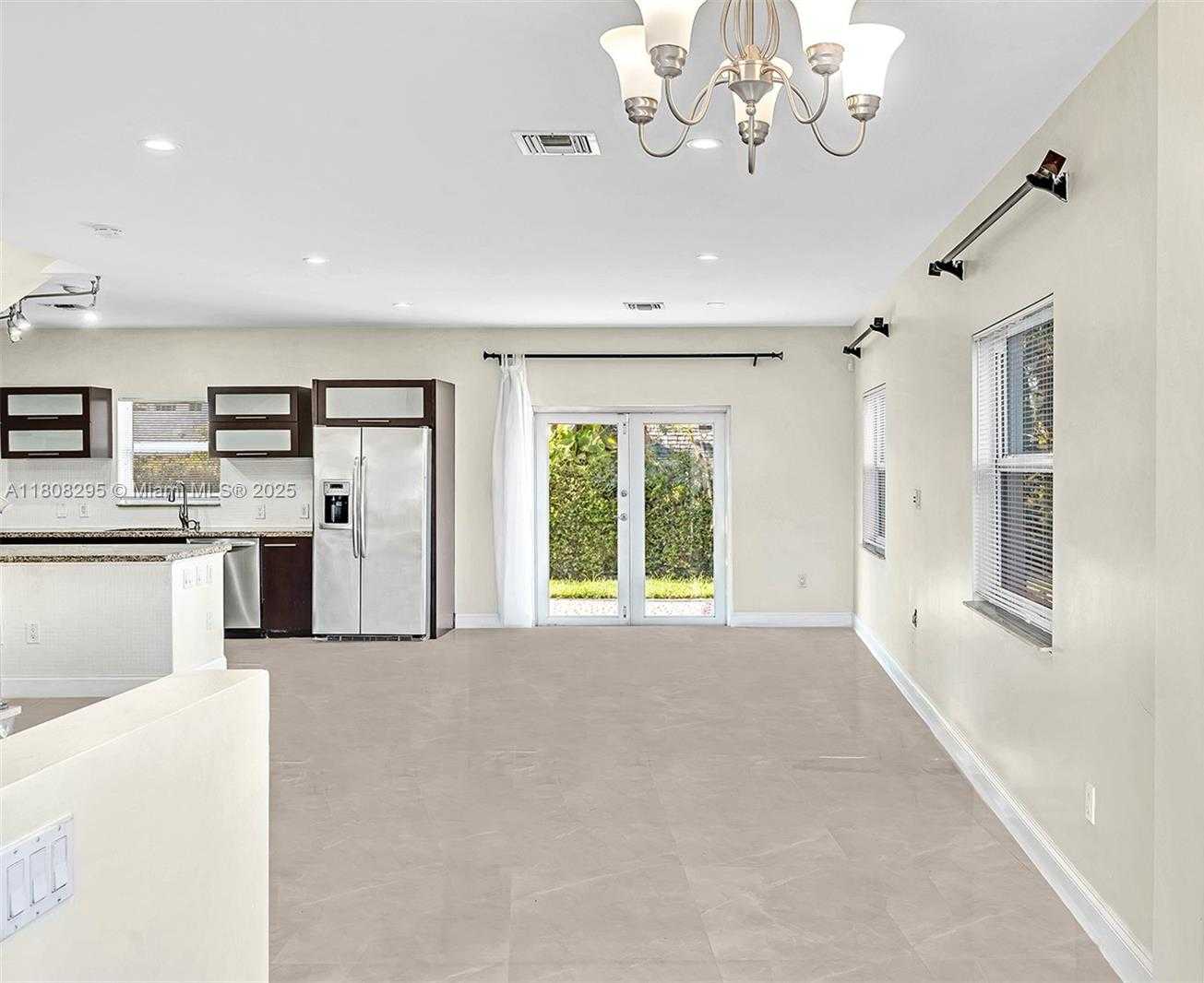 Small Image of 2620 NE 214 ST, Miami Number 5