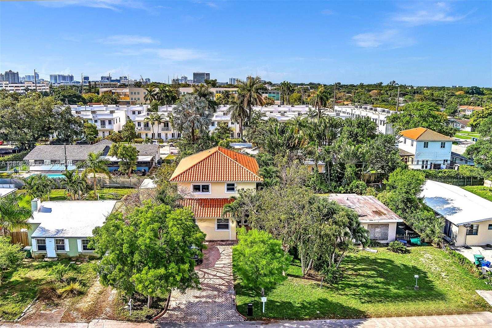 Small Image of 2620 NE 214 ST, Miami Number 55