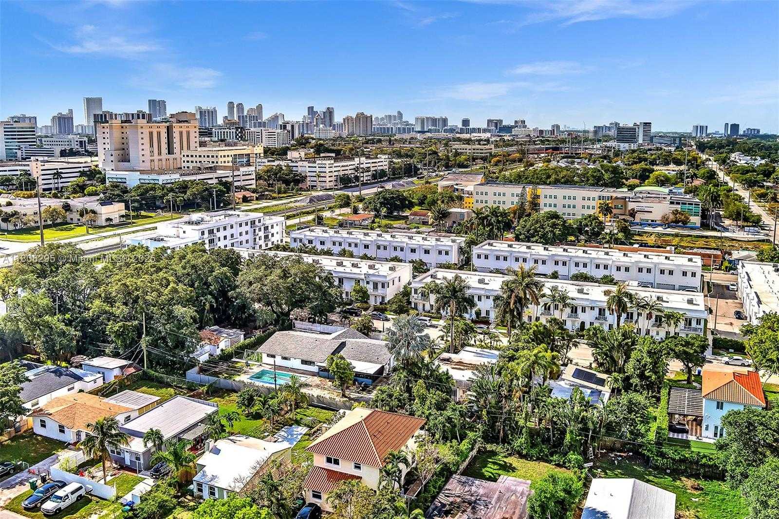 Small Image of 2620 NE 214 ST, Miami Number 56