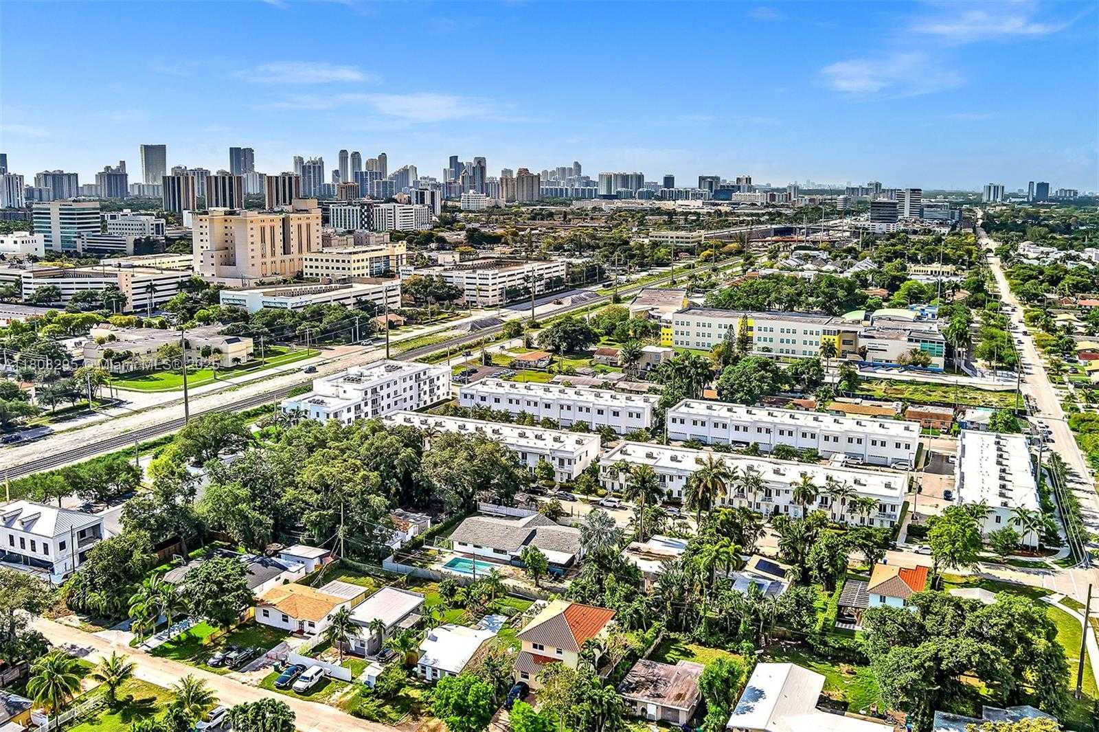 Small Image of 2620 NE 214 ST, Miami Number 57