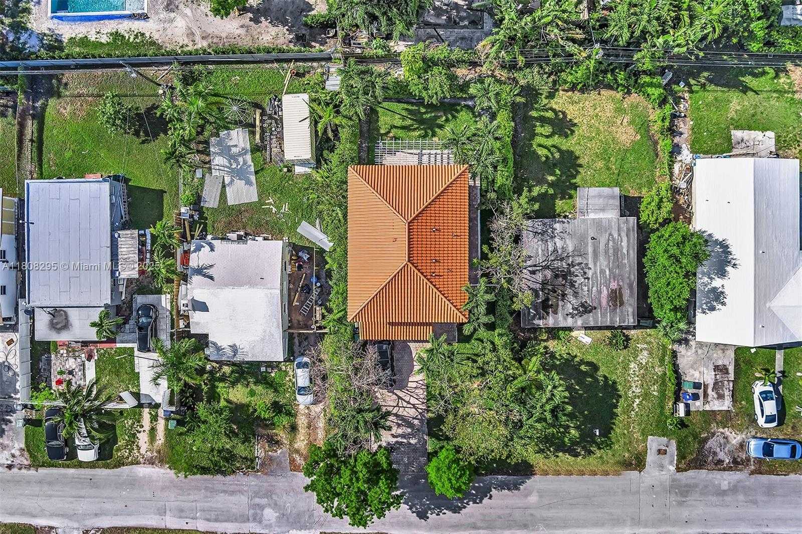 Small Image of 2620 NE 214 ST, Miami Number 58