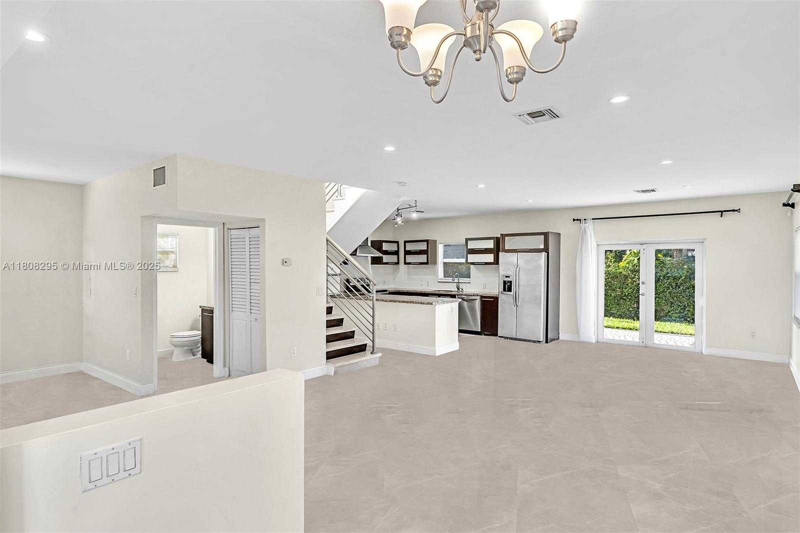 Small Image of 2620 NE 214 ST, Miami Number 6