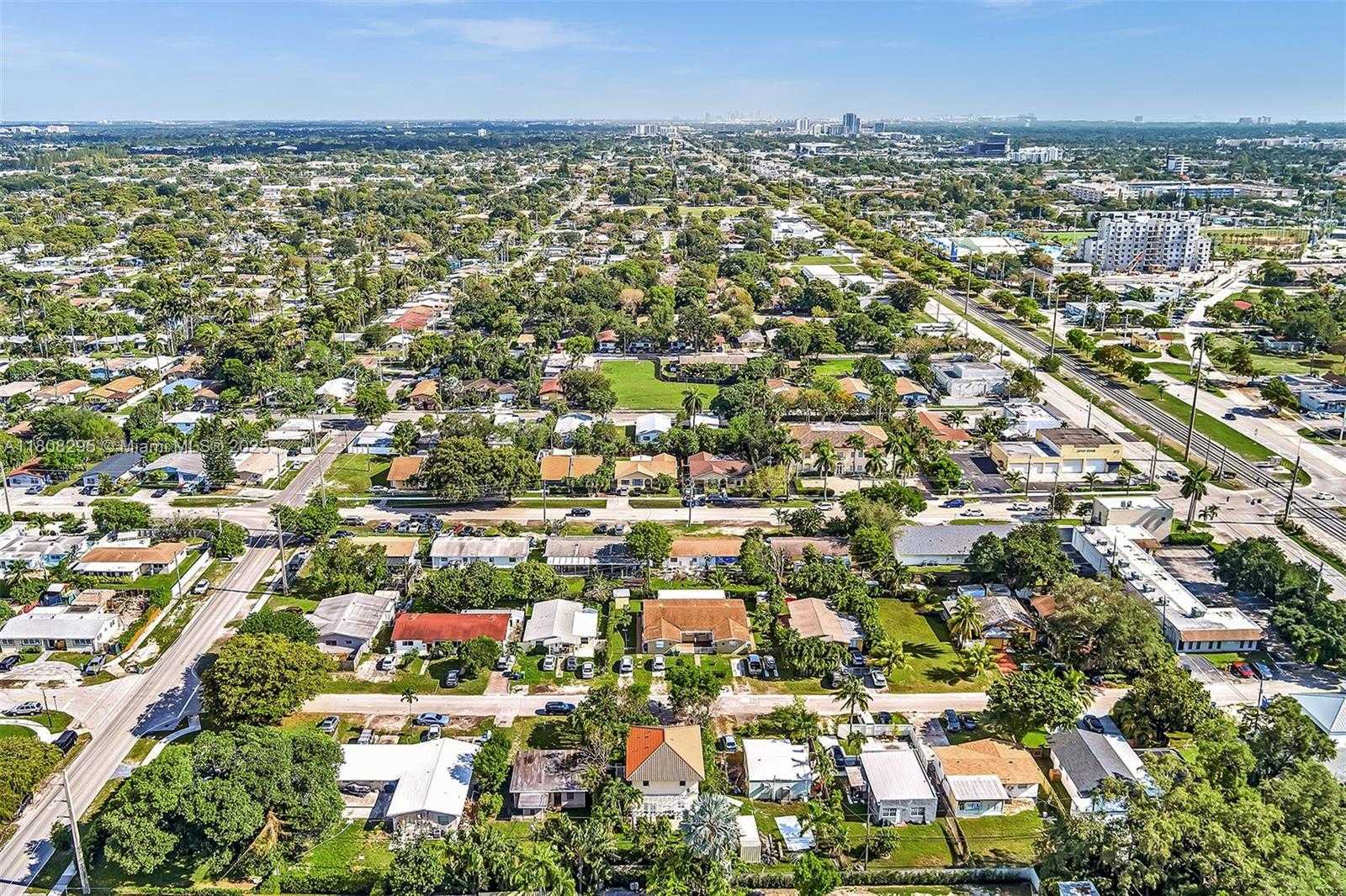 Small Image of 2620 NE 214 ST, Miami Number 60