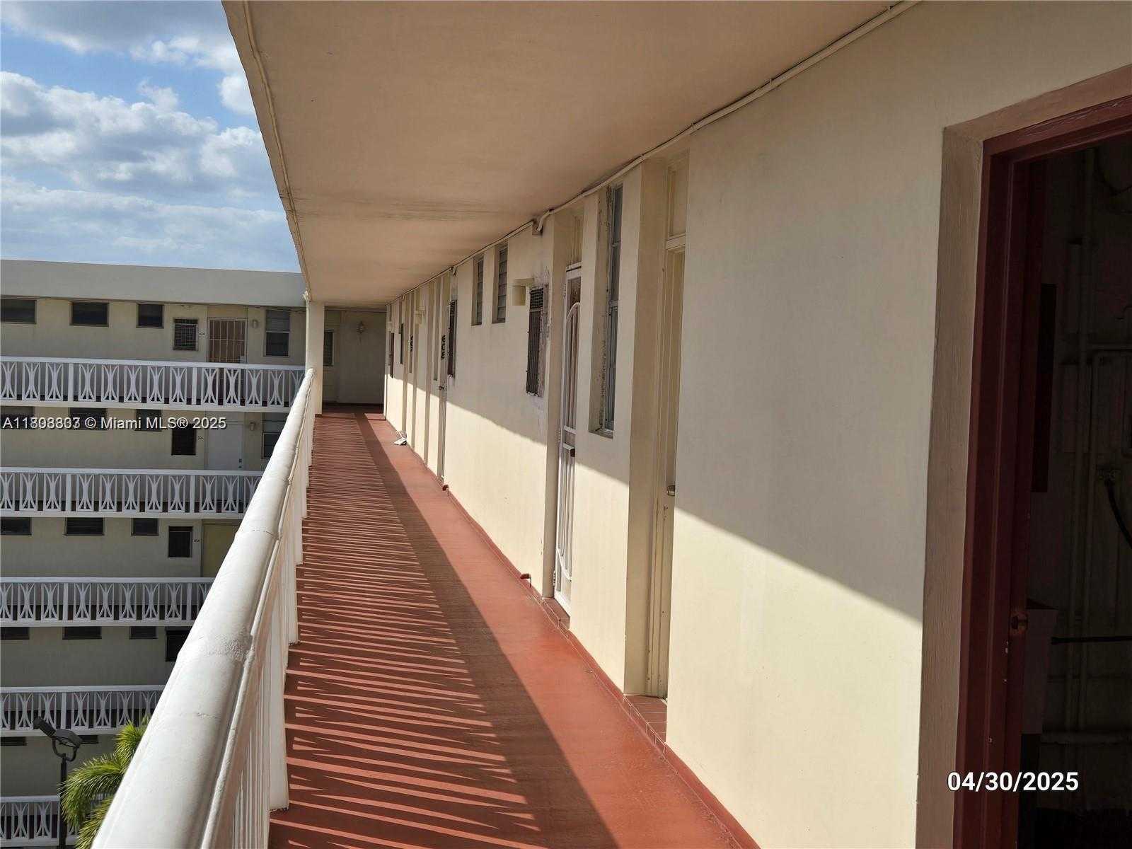 Small Image of 2905 POINT EAST DR #L608, Aventura Number 25