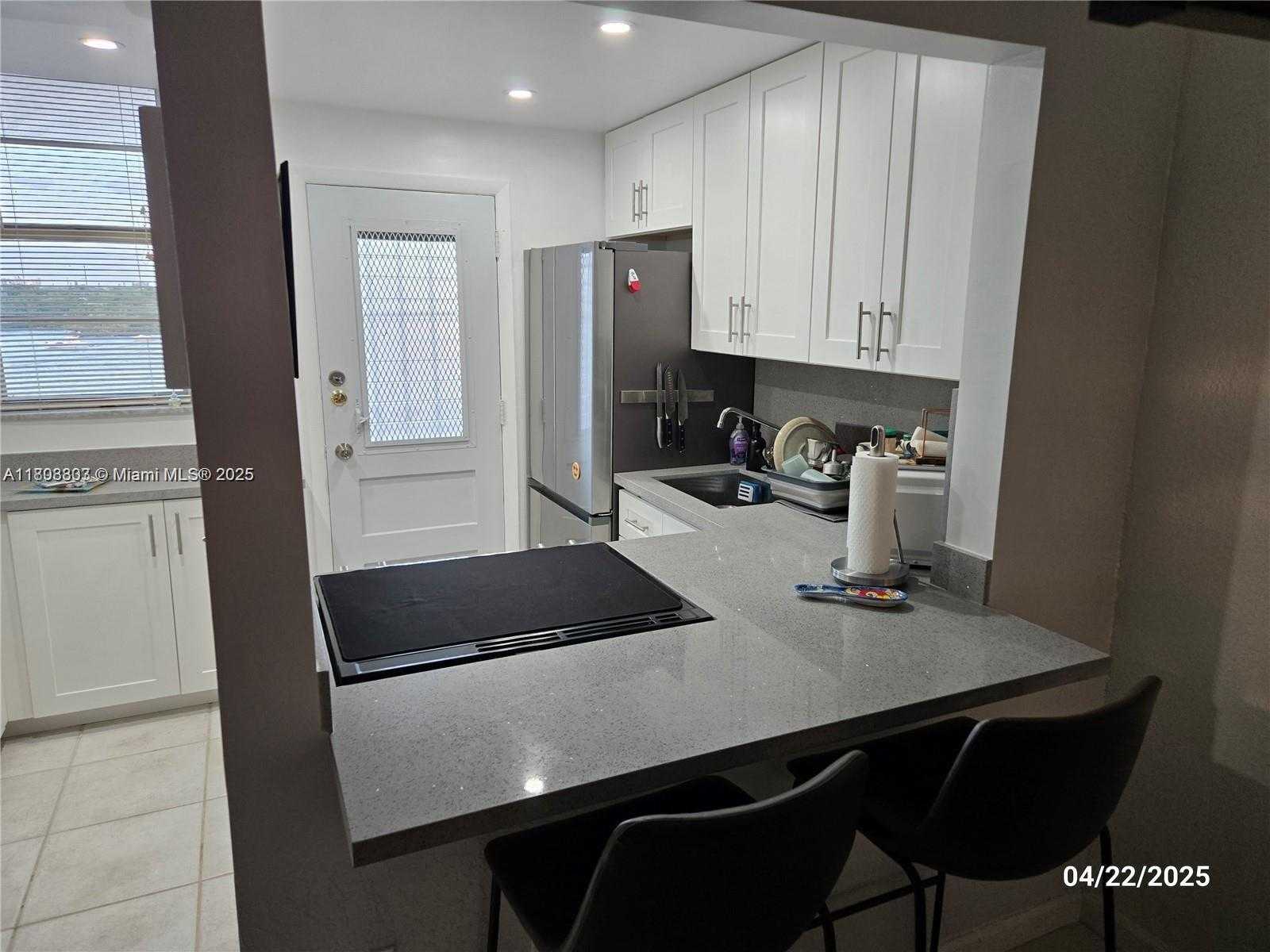 Small Image of 2905 POINT EAST DR #L608, Aventura Number 3