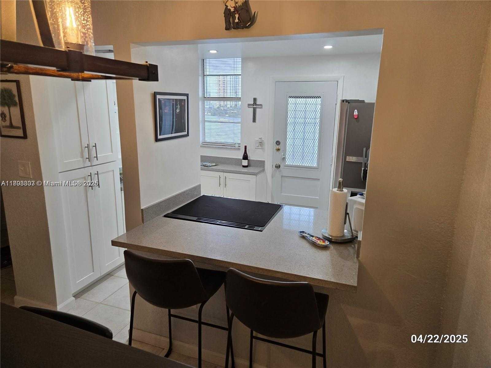 Small Image of 2905 POINT EAST DR #L608, Aventura Number 4