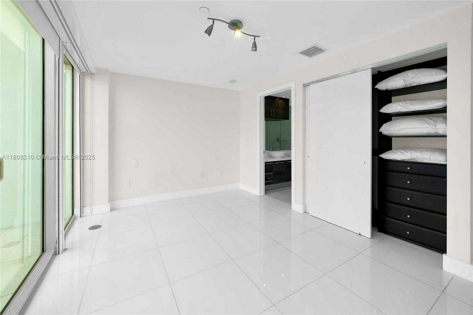 Small Image of 2950 NORTH EAST 188TH ST #545, Aventura Number 11
