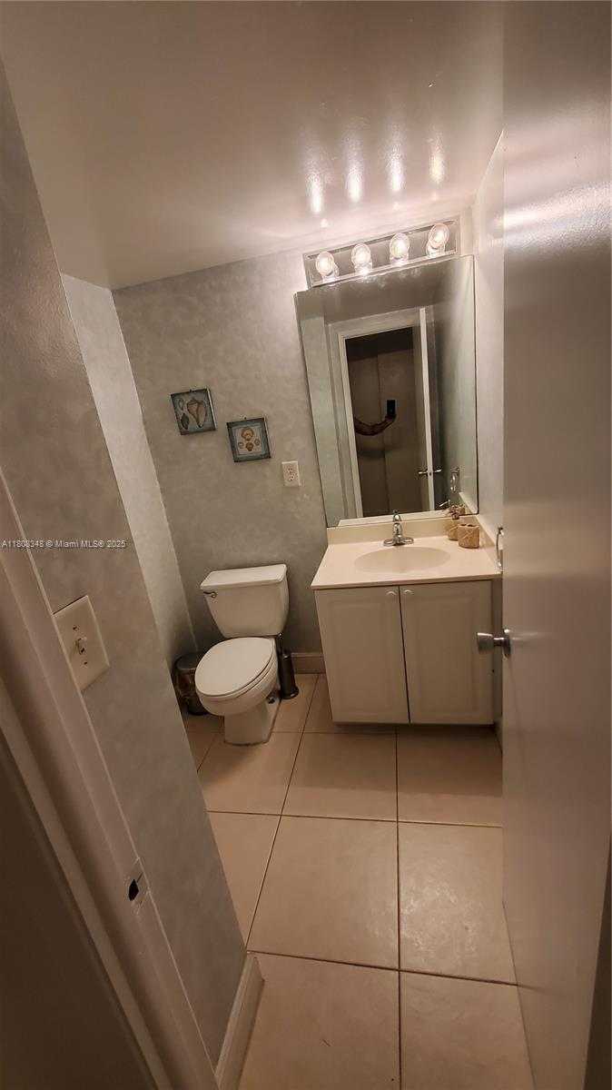 Small Image of 19390 COLLINS AVE #1124, Sunny Isles Beach Number 3