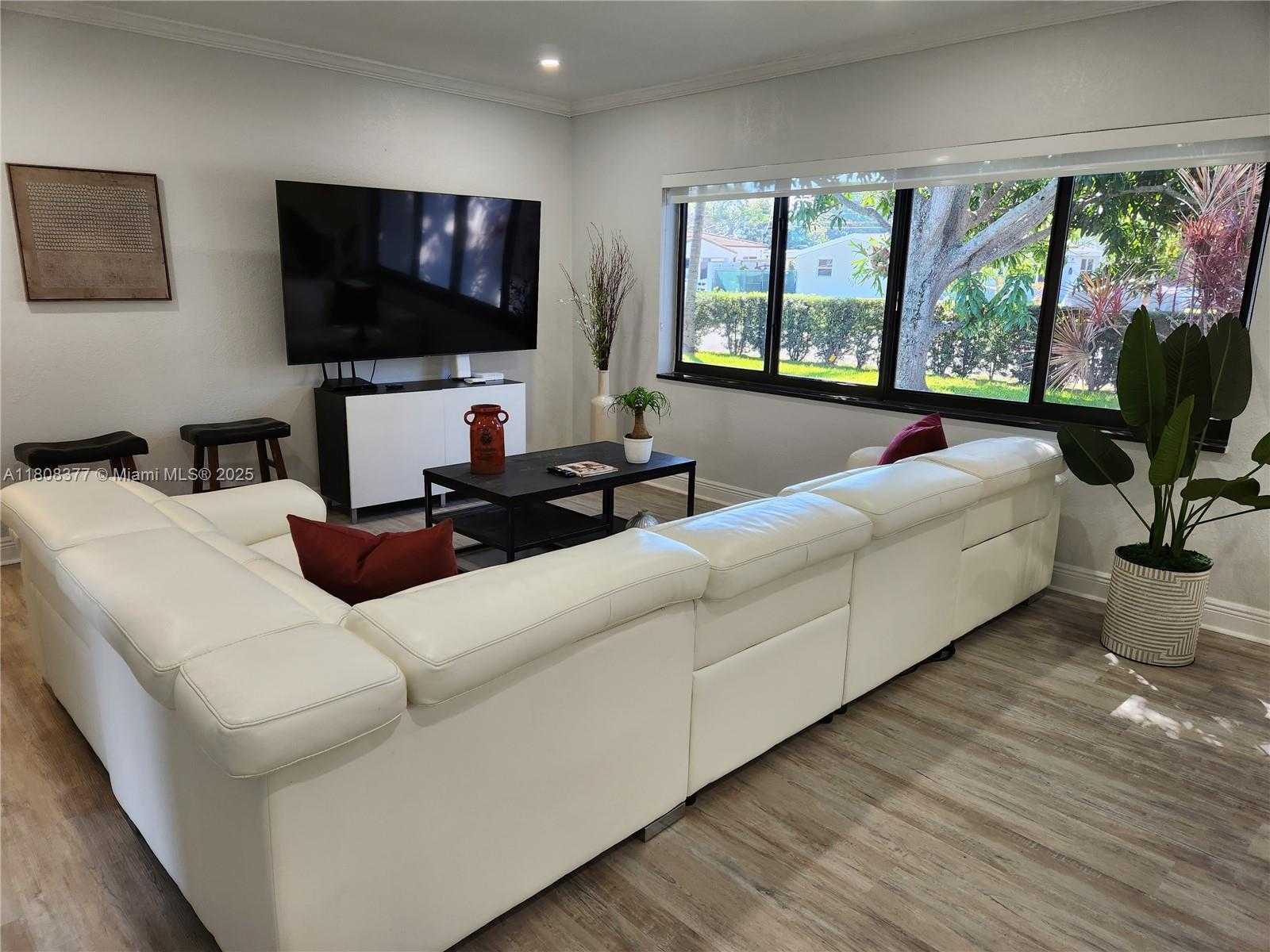 Small Image of 2001 NORTH EAST 183RD ST, North Miami Beach Number 10