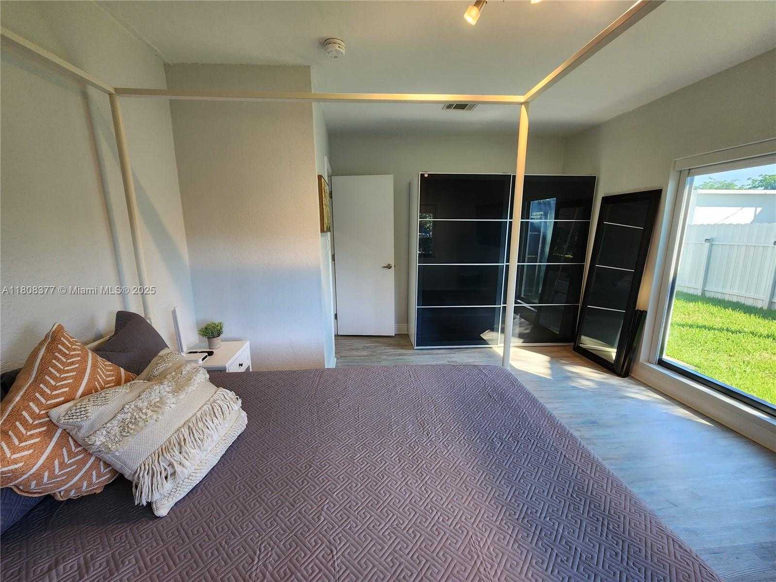 Small Image of 2001 NORTH EAST 183RD ST, North Miami Beach Number 15