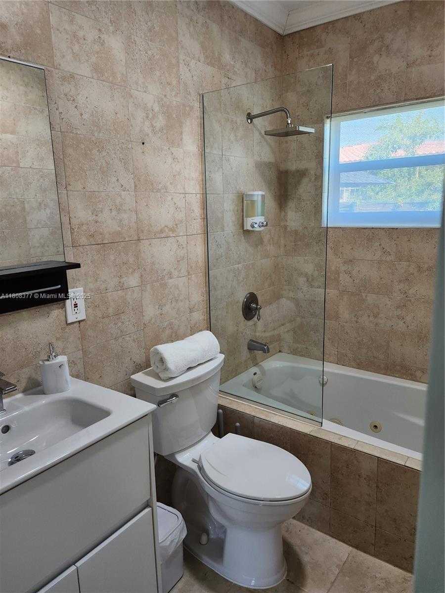 Small Image of 2001 NORTH EAST 183RD ST, North Miami Beach Number 17