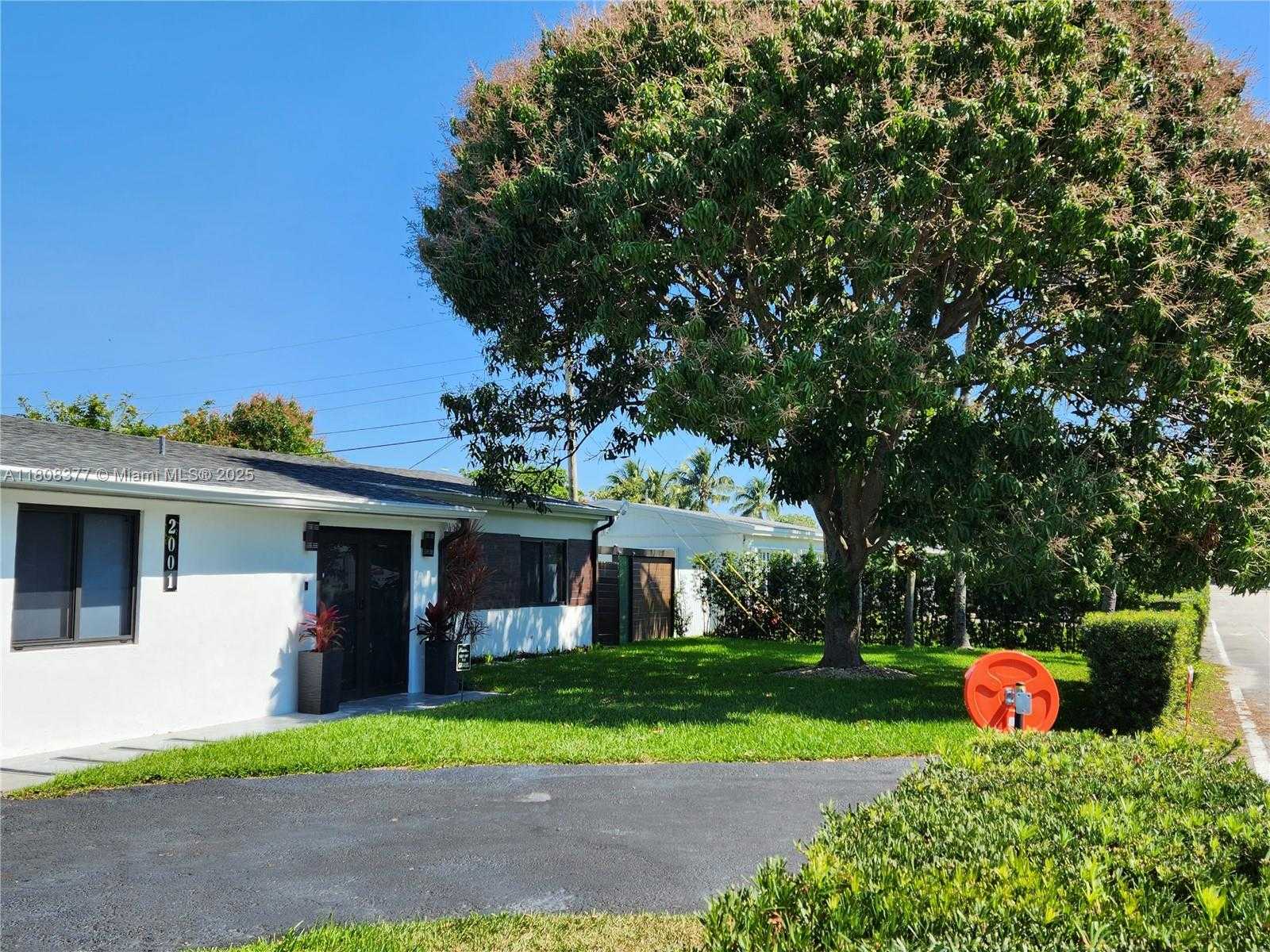 Small Image of 2001 NORTH EAST 183RD ST, North Miami Beach Number 18