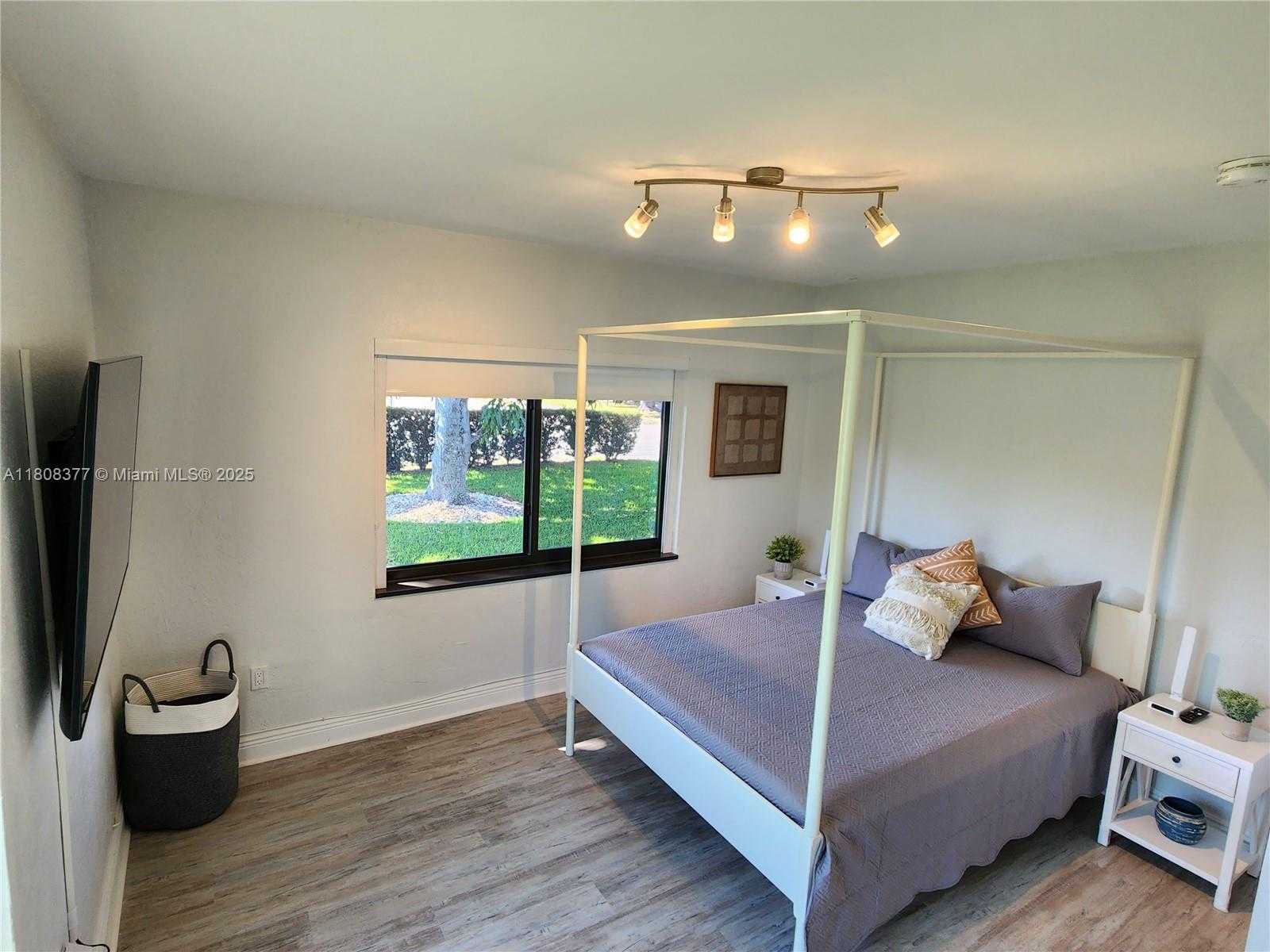 Small Image of 2001 NORTH EAST 183RD ST, North Miami Beach Number 3