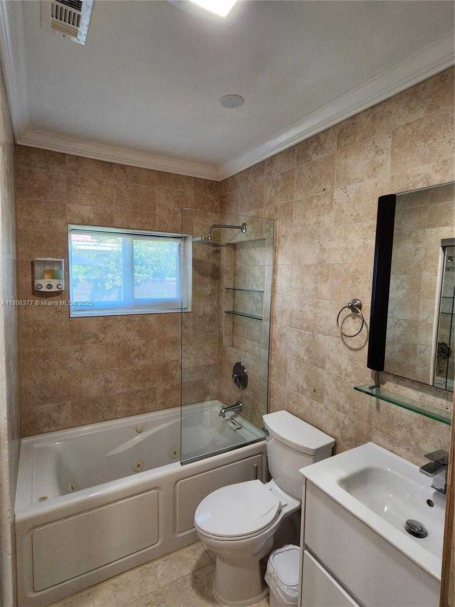 Small Image of 2001 NORTH EAST 183RD ST, North Miami Beach Number 4