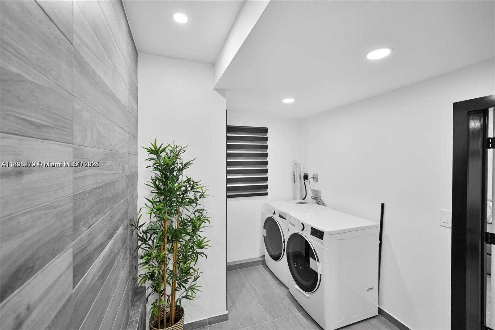 Small Image of 7335 SOUTH WEST 104TH ST, Pinecrest Number 16