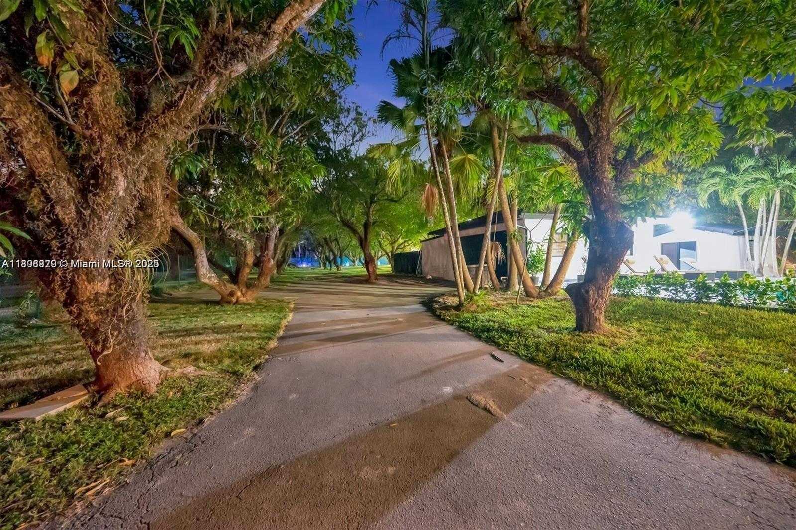 Small Image of 7335 SOUTH WEST 104TH ST, Pinecrest Number 35