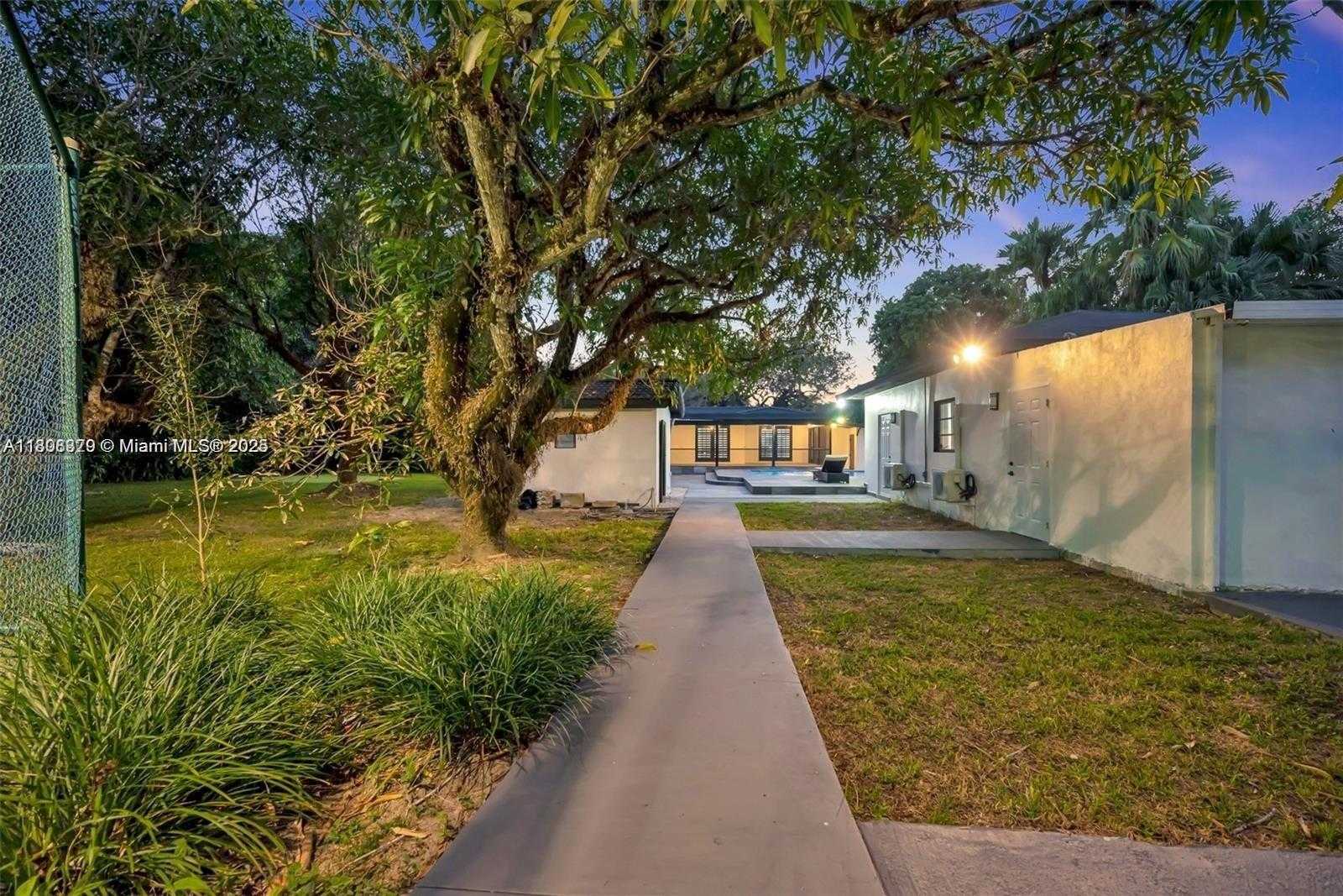 Small Image of 7335 SOUTH WEST 104TH ST, Pinecrest Number 36