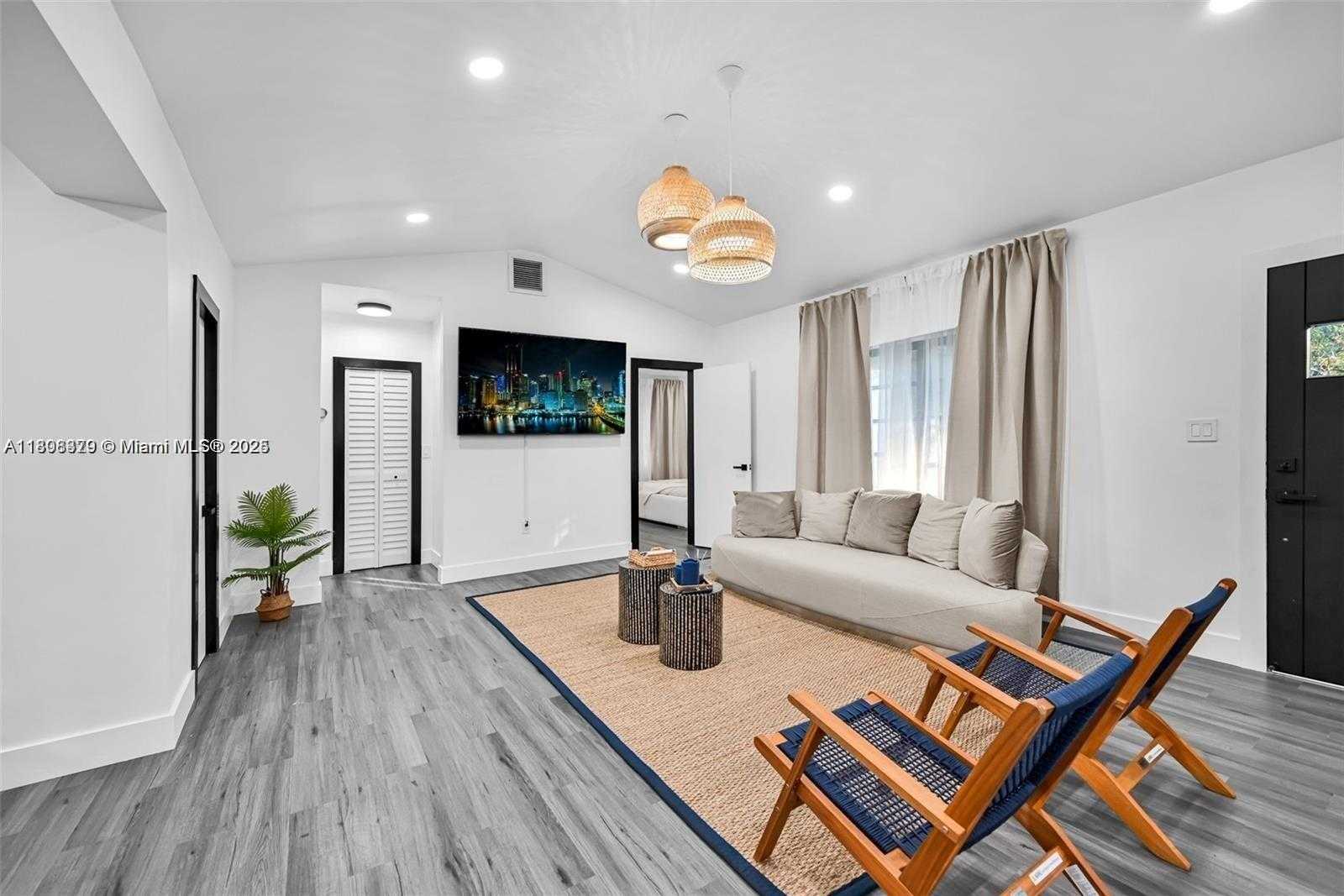Small Image of 7335 SOUTH WEST 104TH ST, Pinecrest Number 4