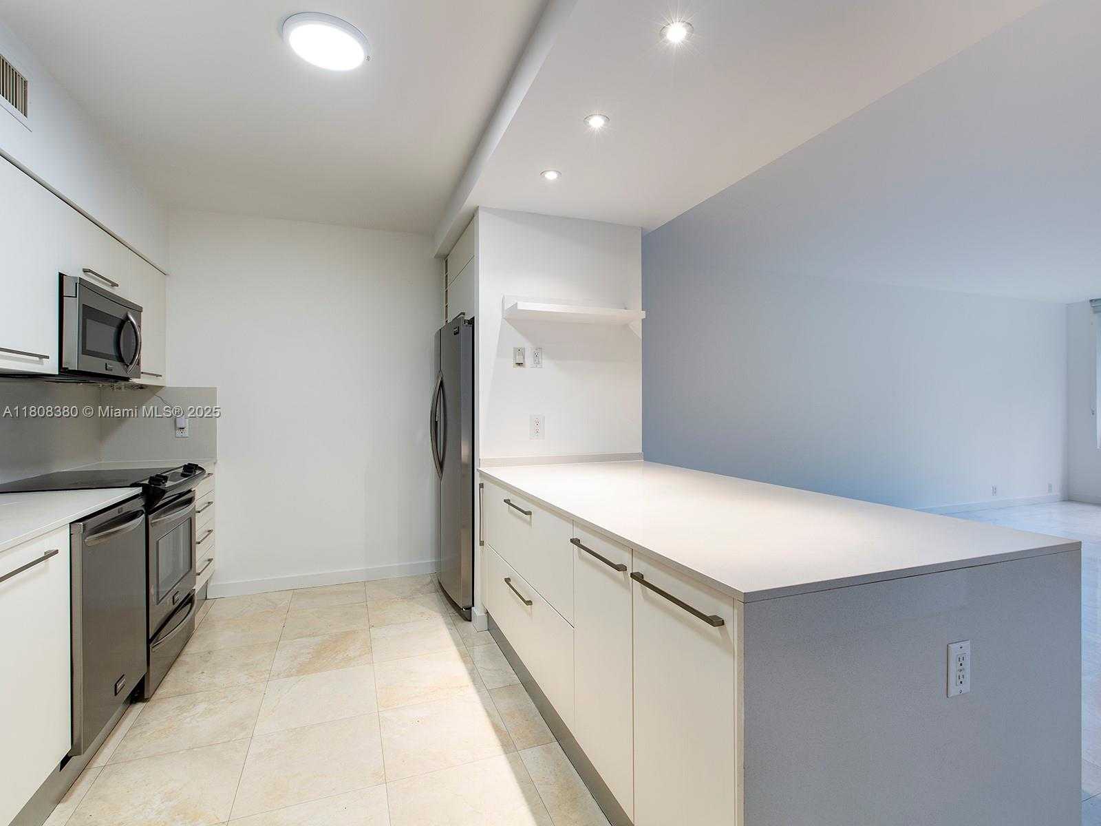 Small Image of 121 CRANDON BLVD #252, Key Biscayne Number 2