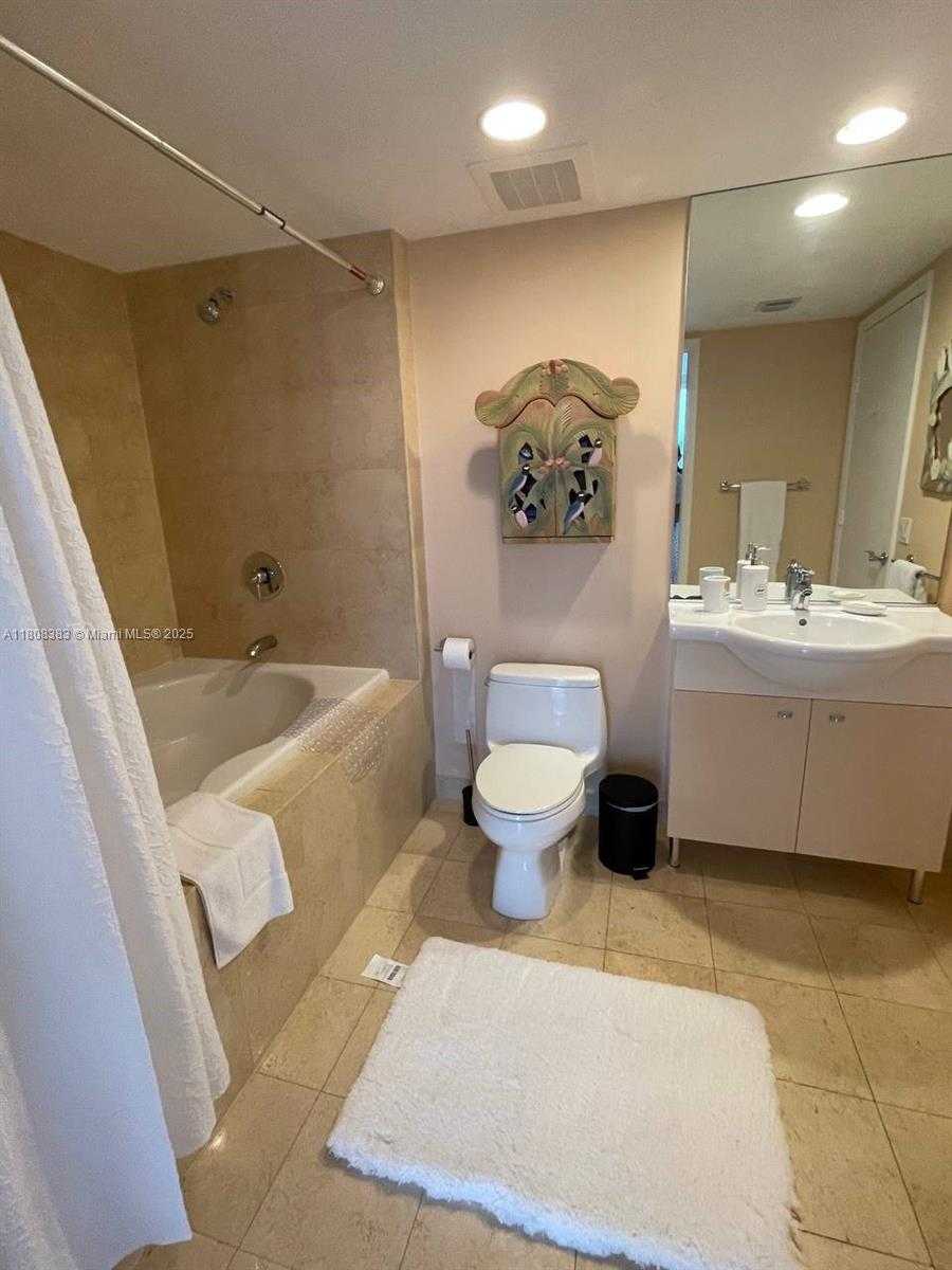 Small Image of 1830 SOUTH OCEAN DR #1807, Hallandale Beach Number 11