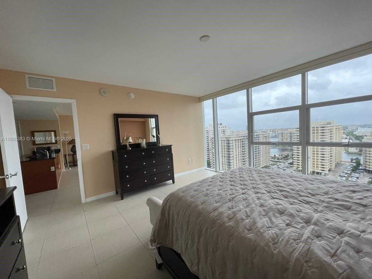 Small Image of 1830 SOUTH OCEAN DR #1807, Hallandale Beach Number 6