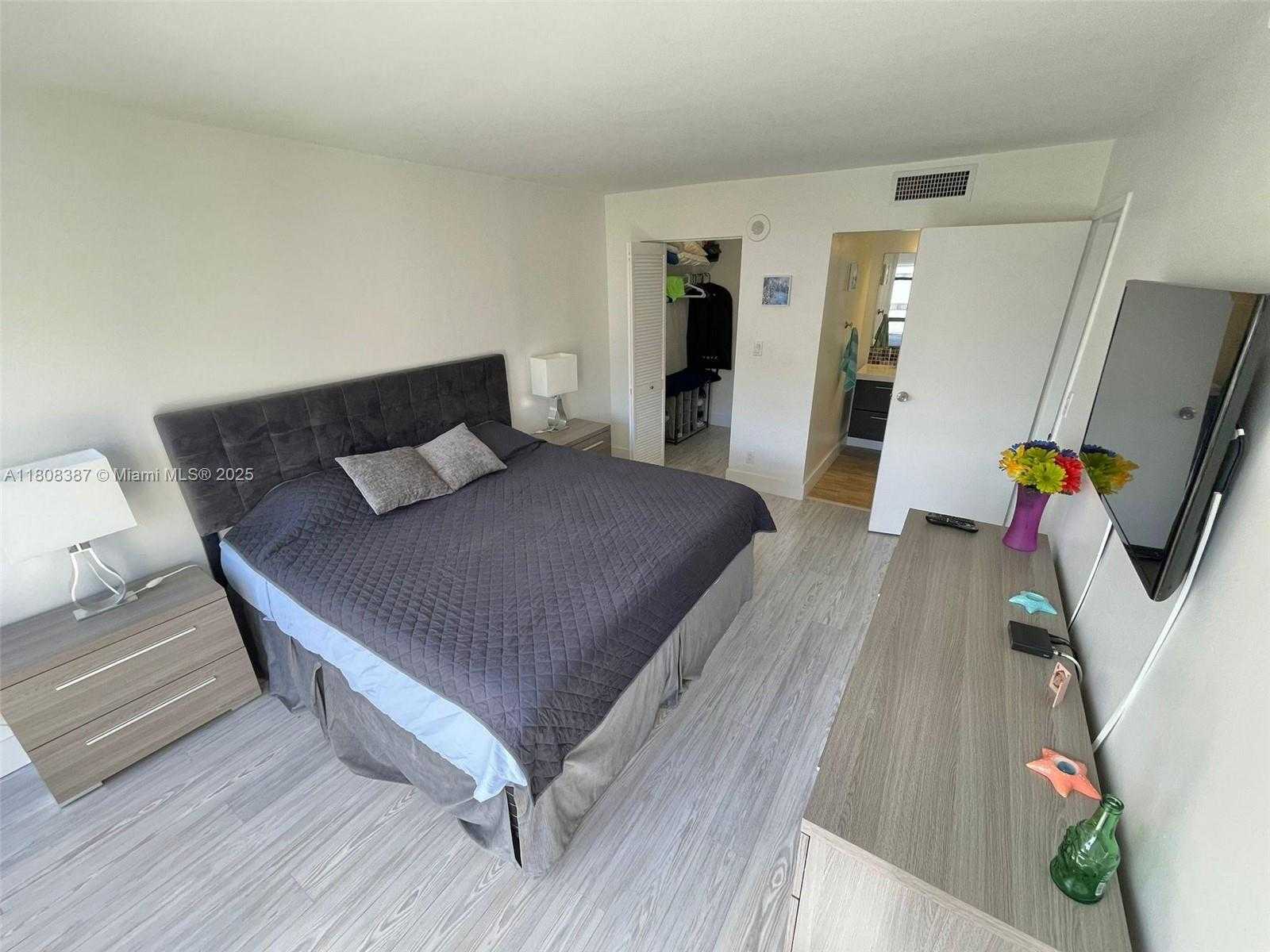 Small Image of 17021 NORTH BAY RD #721, Sunny Isles Beach Number 11