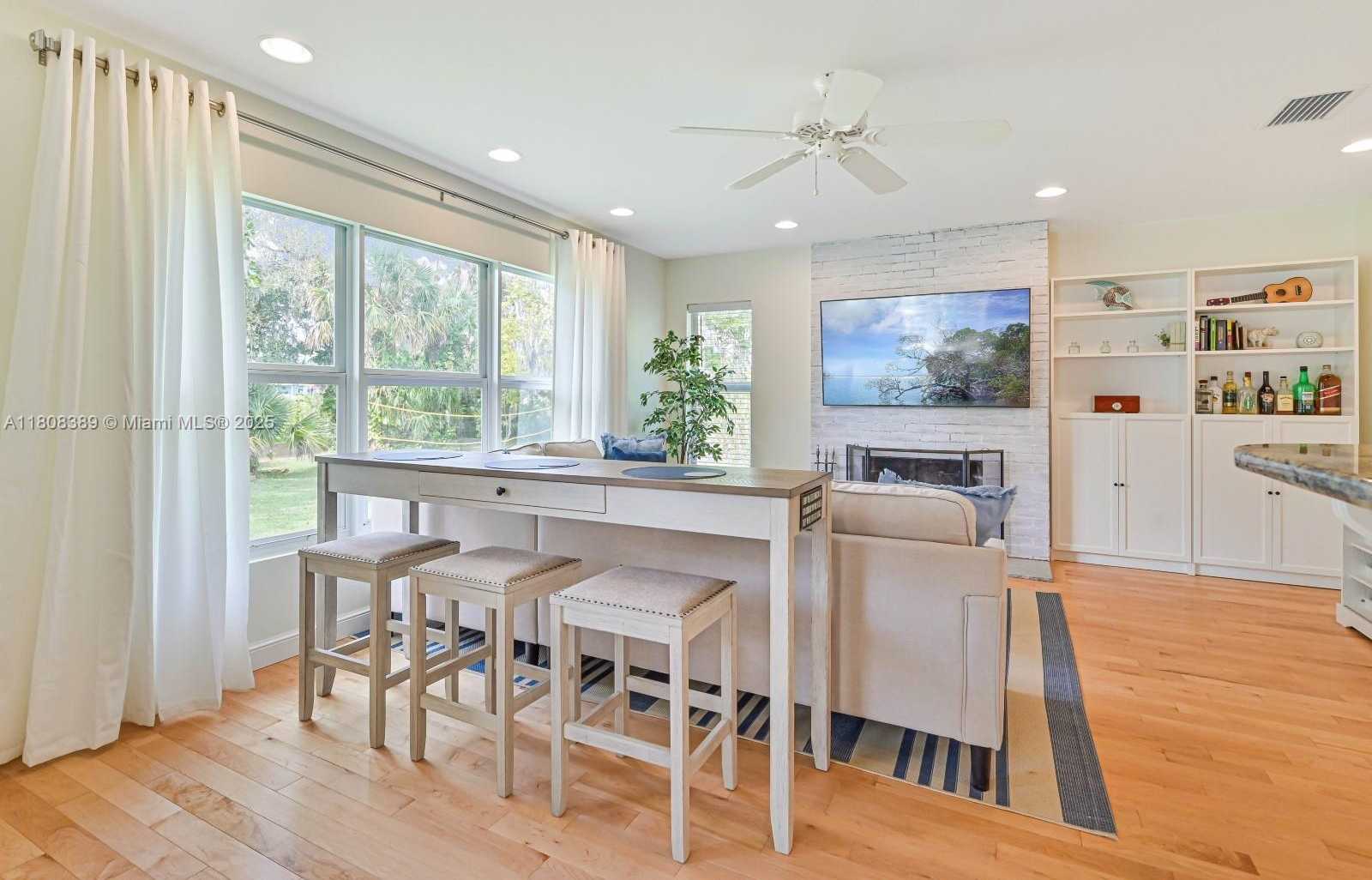 Small Image of 671 LIVE OAK LN, La Belle Number 10