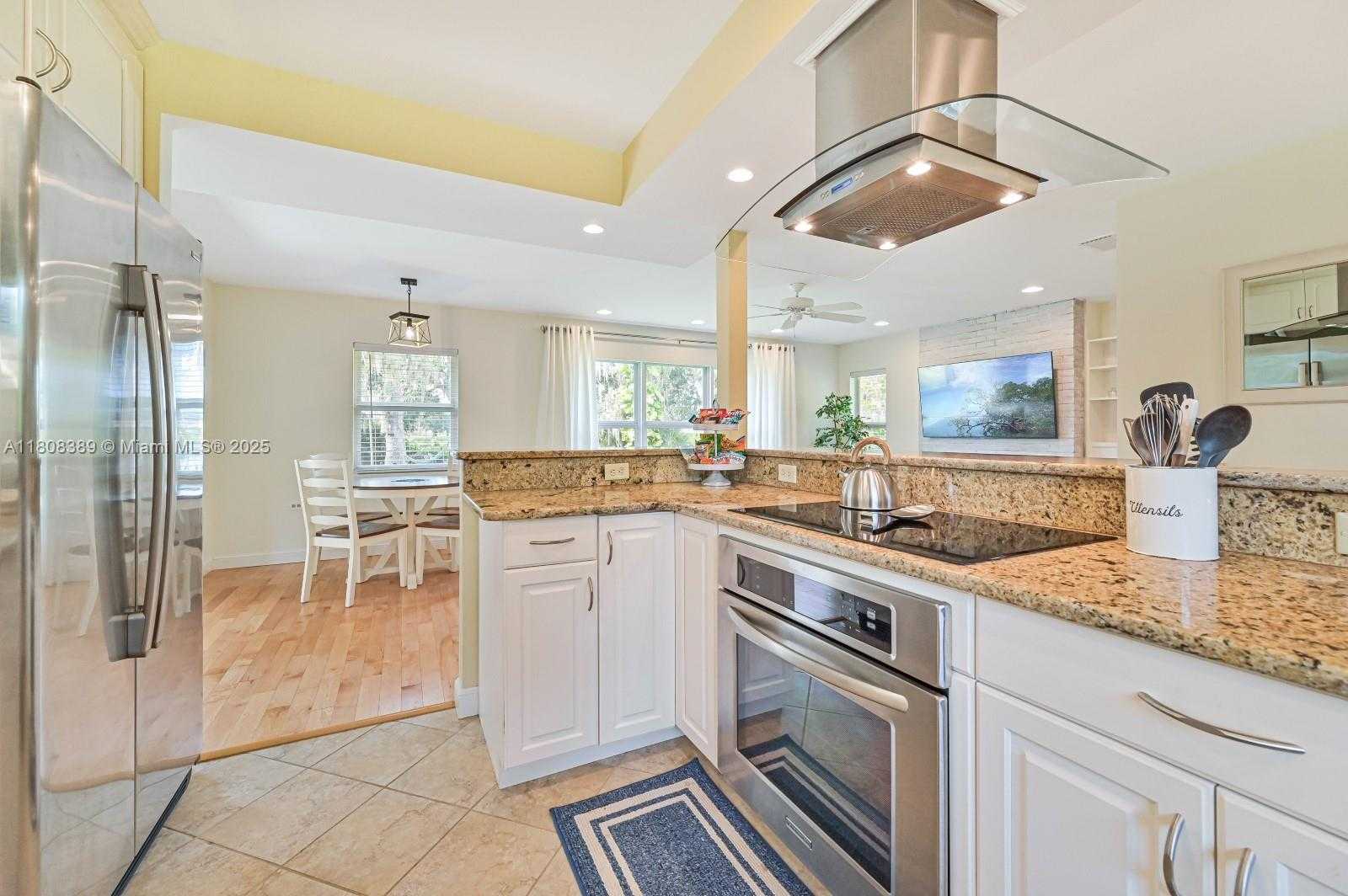 Small Image of 671 LIVE OAK LN, La Belle Number 15