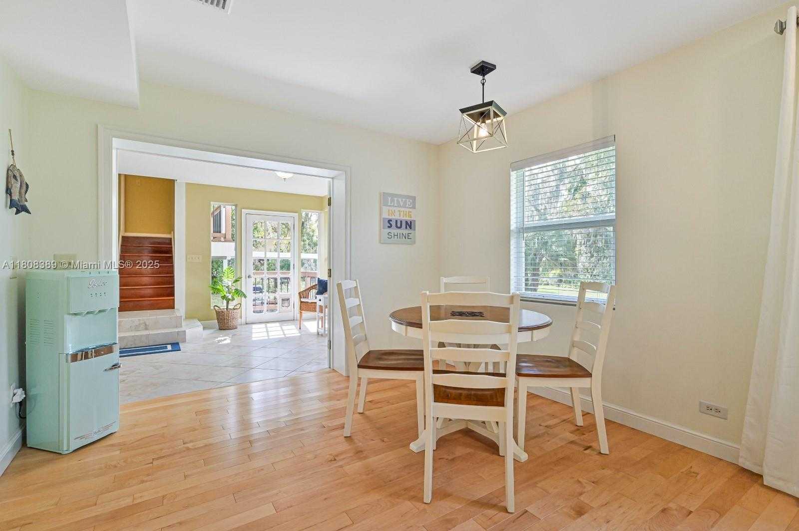 Small Image of 671 LIVE OAK LN, La Belle Number 18