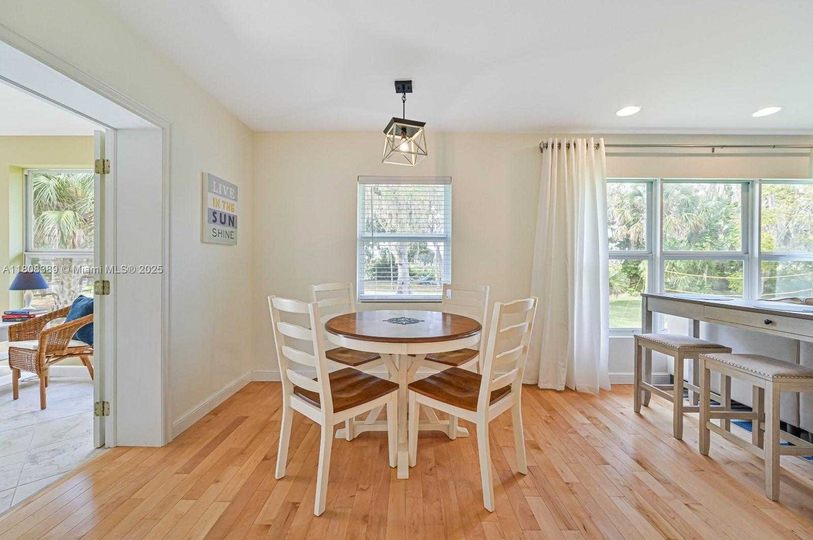 Small Image of 671 LIVE OAK LN, La Belle Number 19