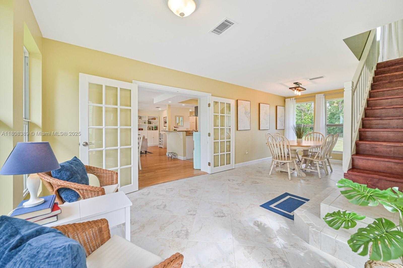 Small Image of 671 LIVE OAK LN, La Belle Number 20