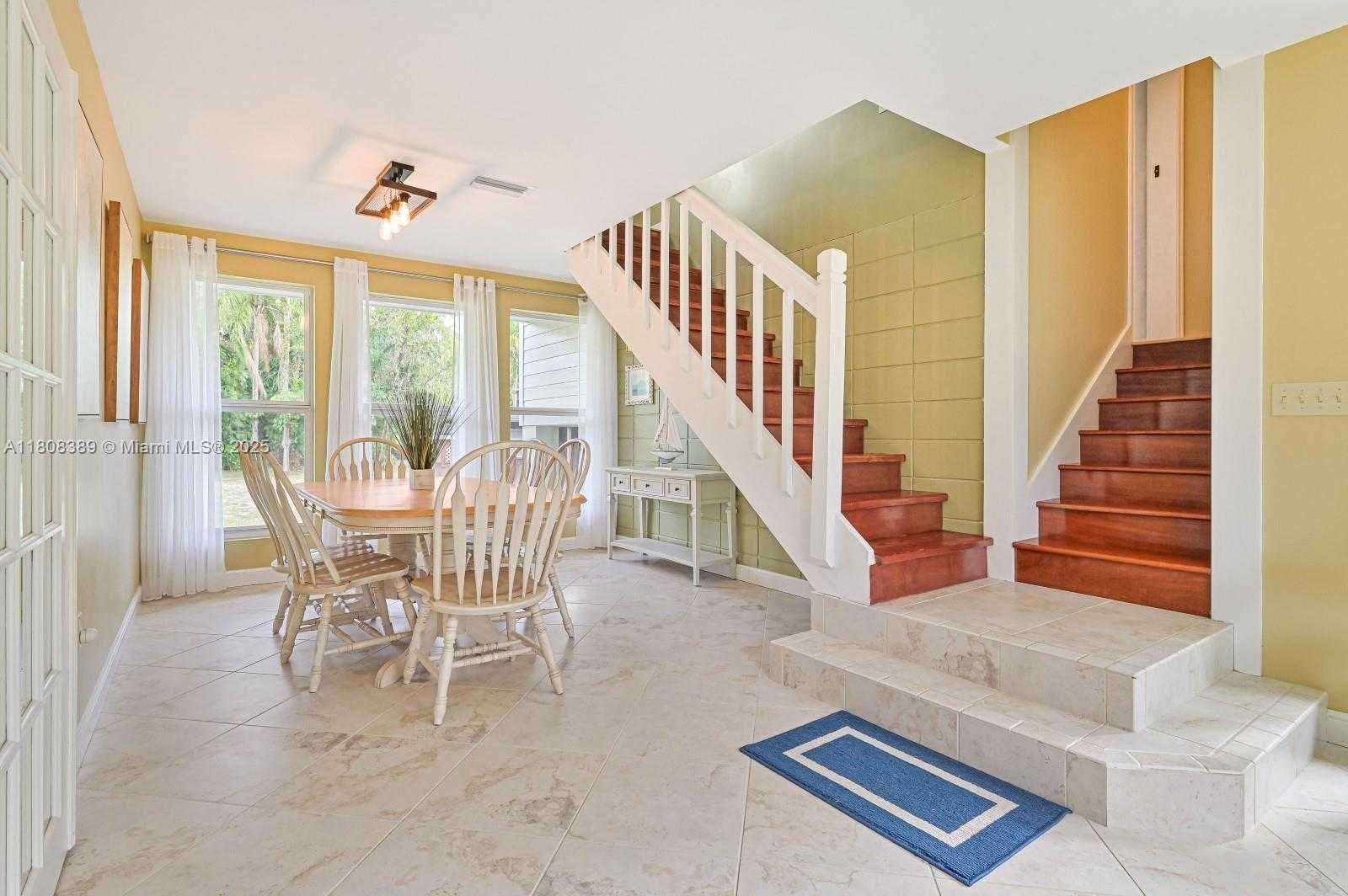 Small Image of 671 LIVE OAK LN, La Belle Number 21