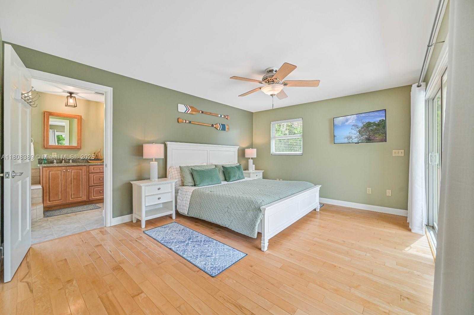 Small Image of 671 LIVE OAK LN, La Belle Number 24