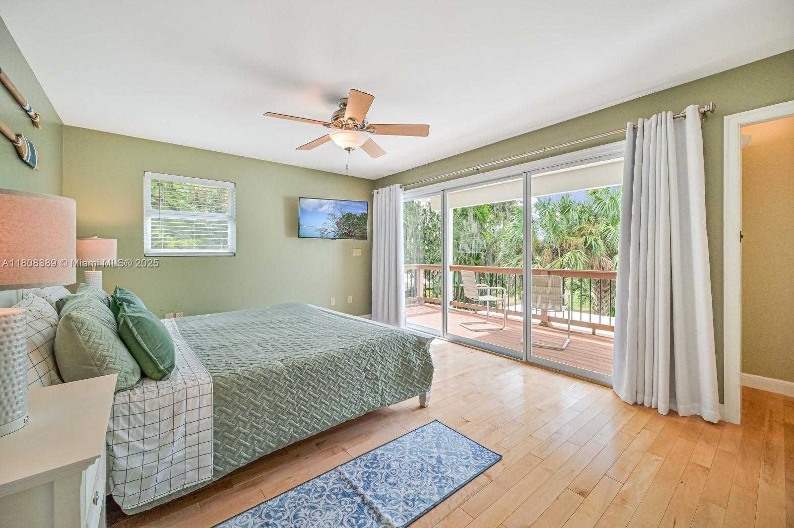 Small Image of 671 LIVE OAK LN, La Belle Number 25