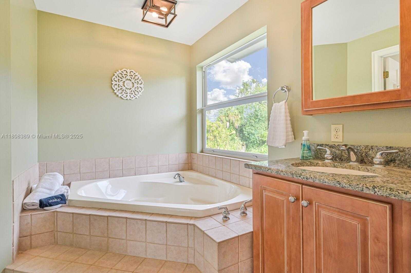 Small Image of 671 LIVE OAK LN, La Belle Number 26
