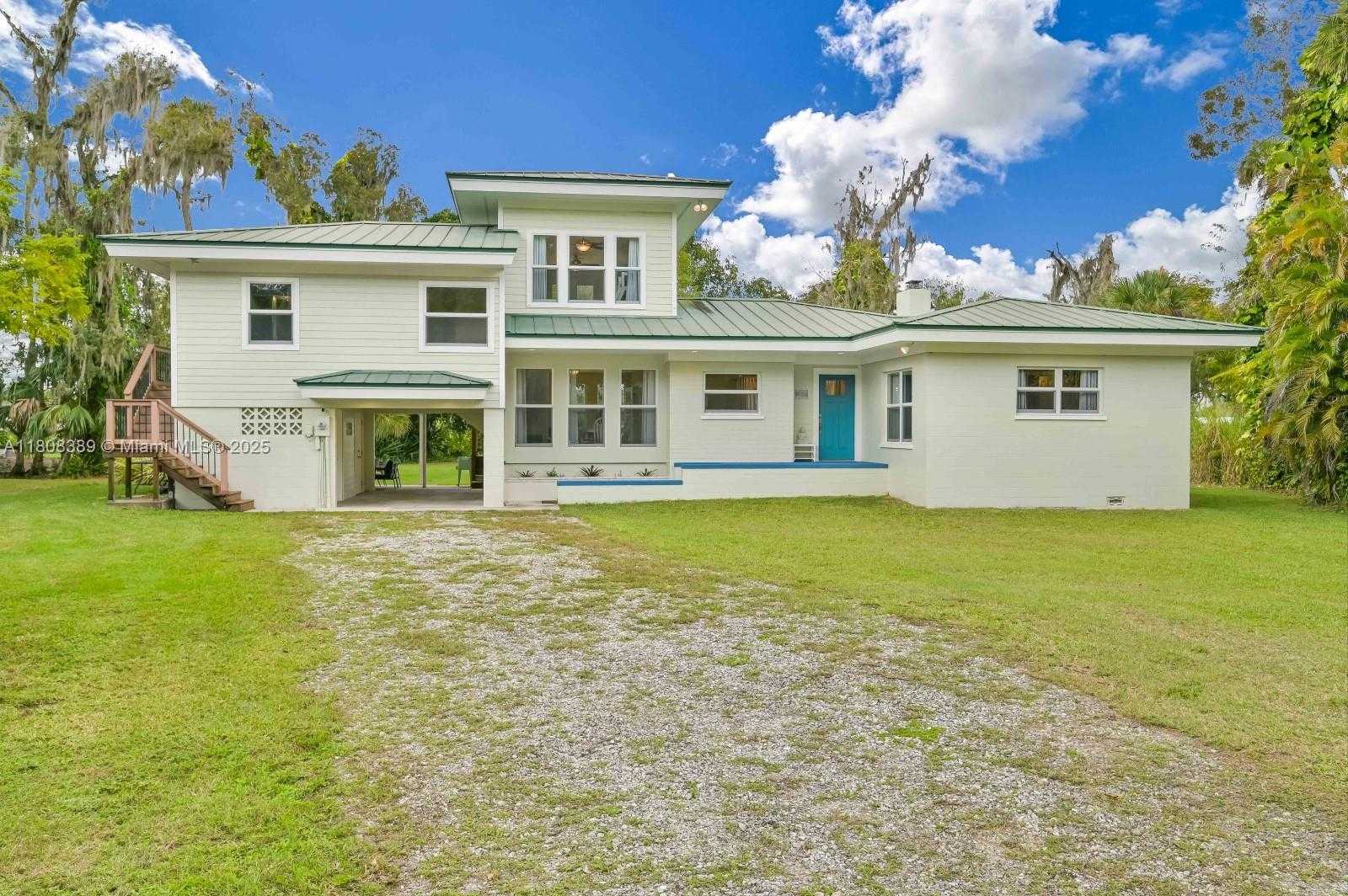 Small Image of 671 LIVE OAK LN, La Belle Number 3