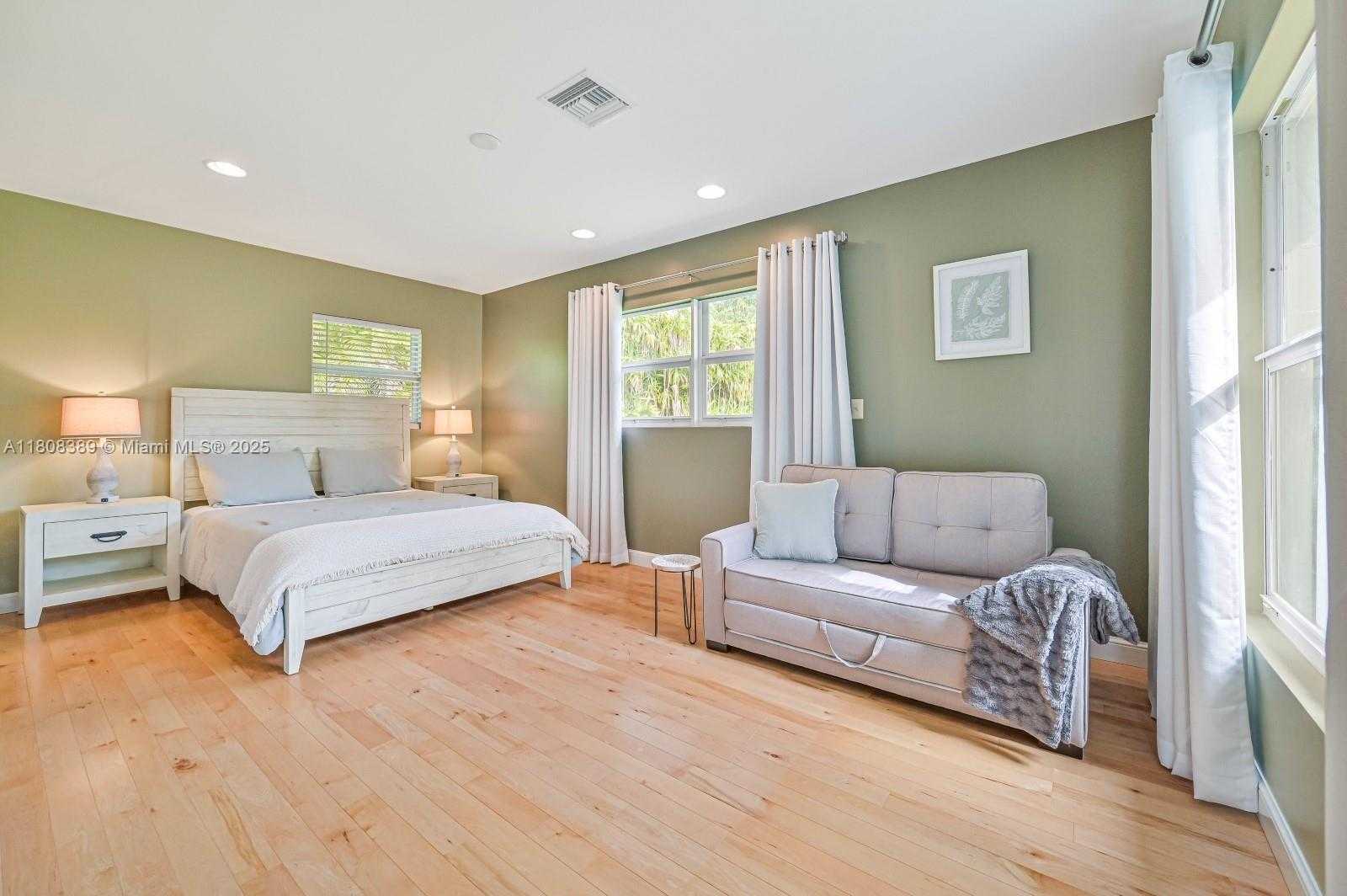 Small Image of 671 LIVE OAK LN, La Belle Number 31