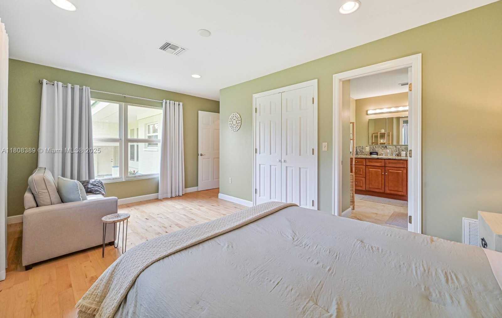 Small Image of 671 LIVE OAK LN, La Belle Number 32