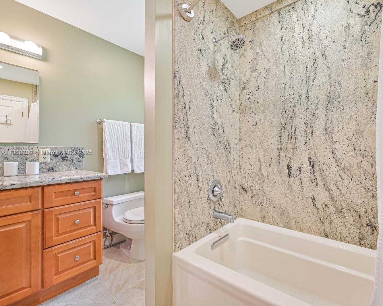 Small Image of 671 LIVE OAK LN, La Belle Number 33