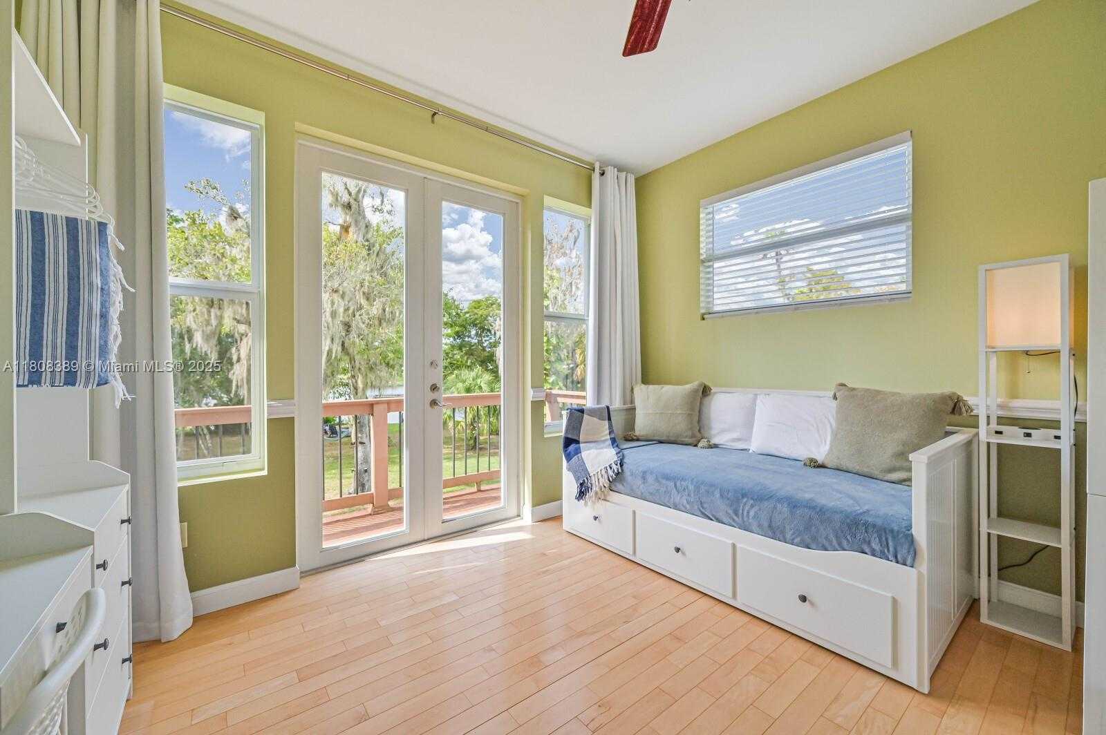 Small Image of 671 LIVE OAK LN, La Belle Number 36