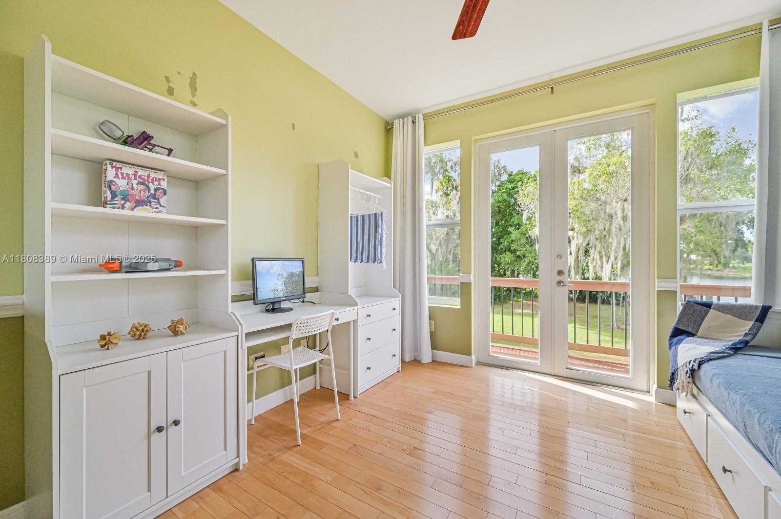 Small Image of 671 LIVE OAK LN, La Belle Number 37