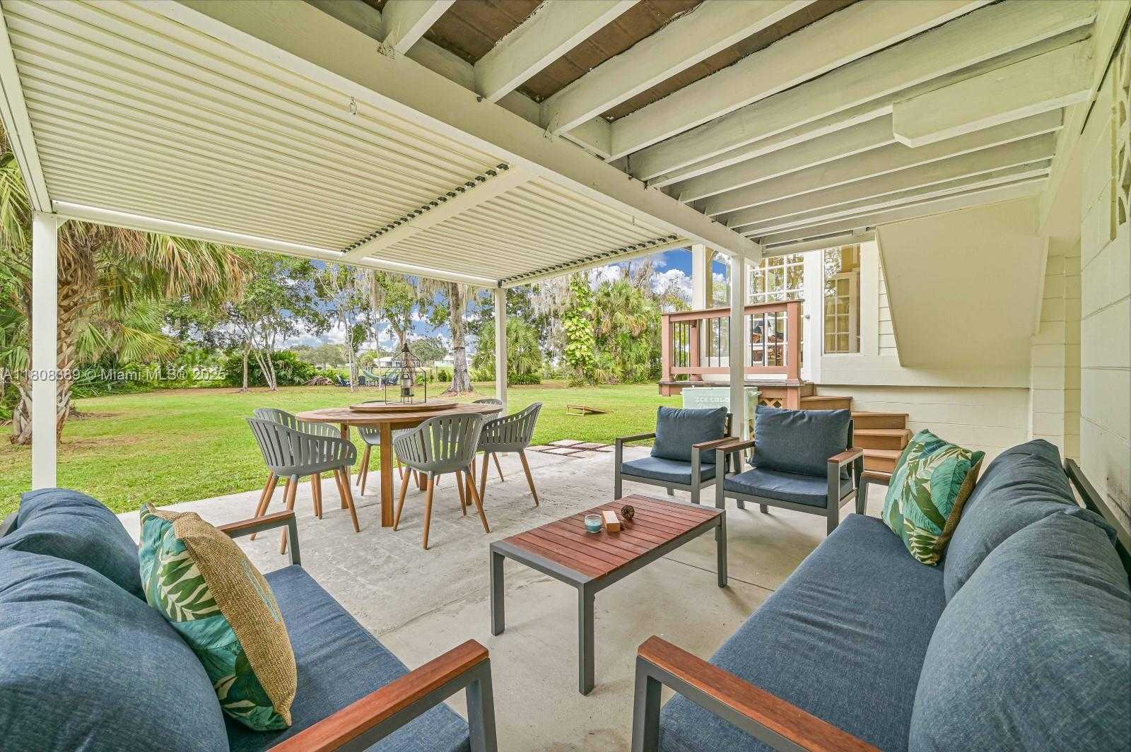 Small Image of 671 LIVE OAK LN, La Belle Number 39