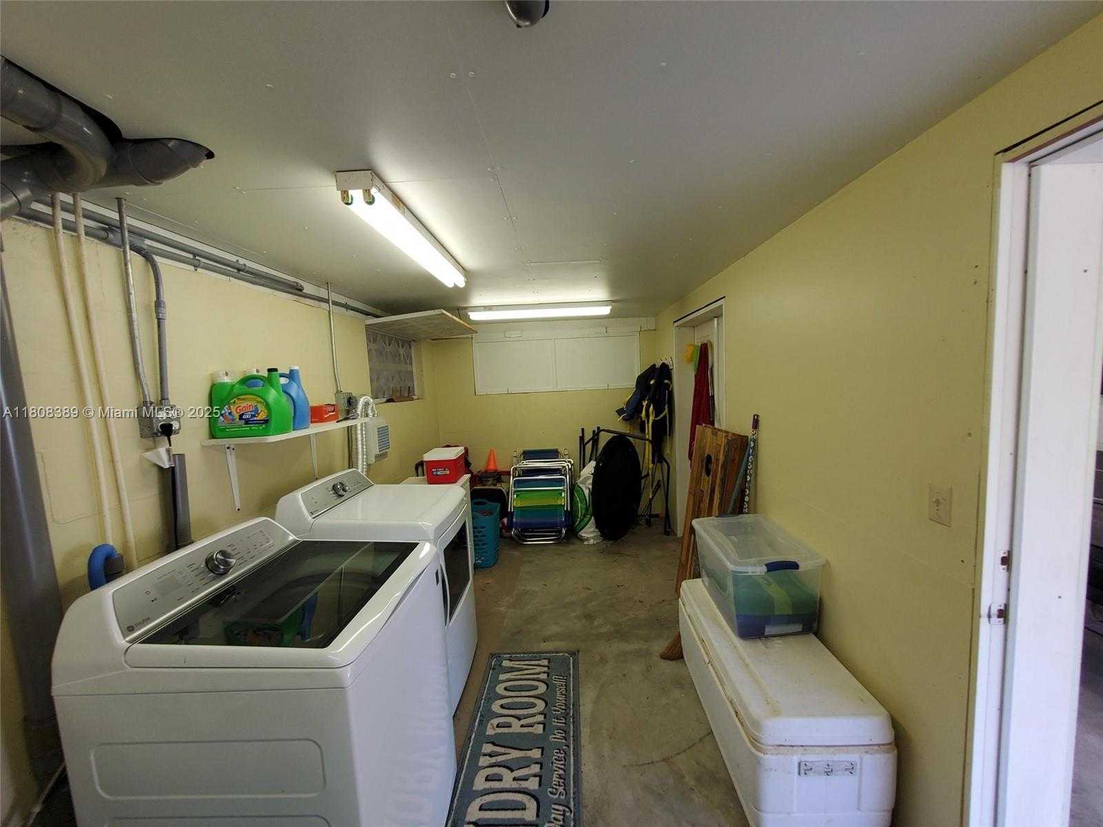 Small Image of 671 LIVE OAK LN, La Belle Number 44