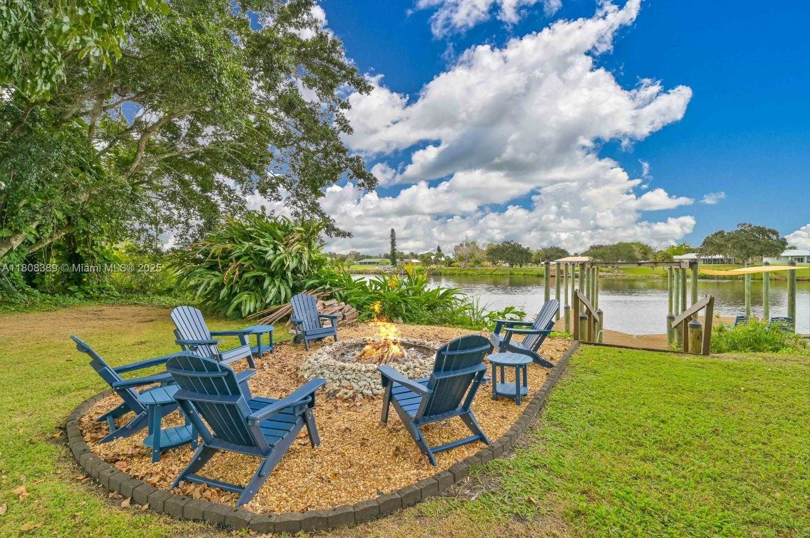 Small Image of 671 LIVE OAK LN, La Belle Number 45